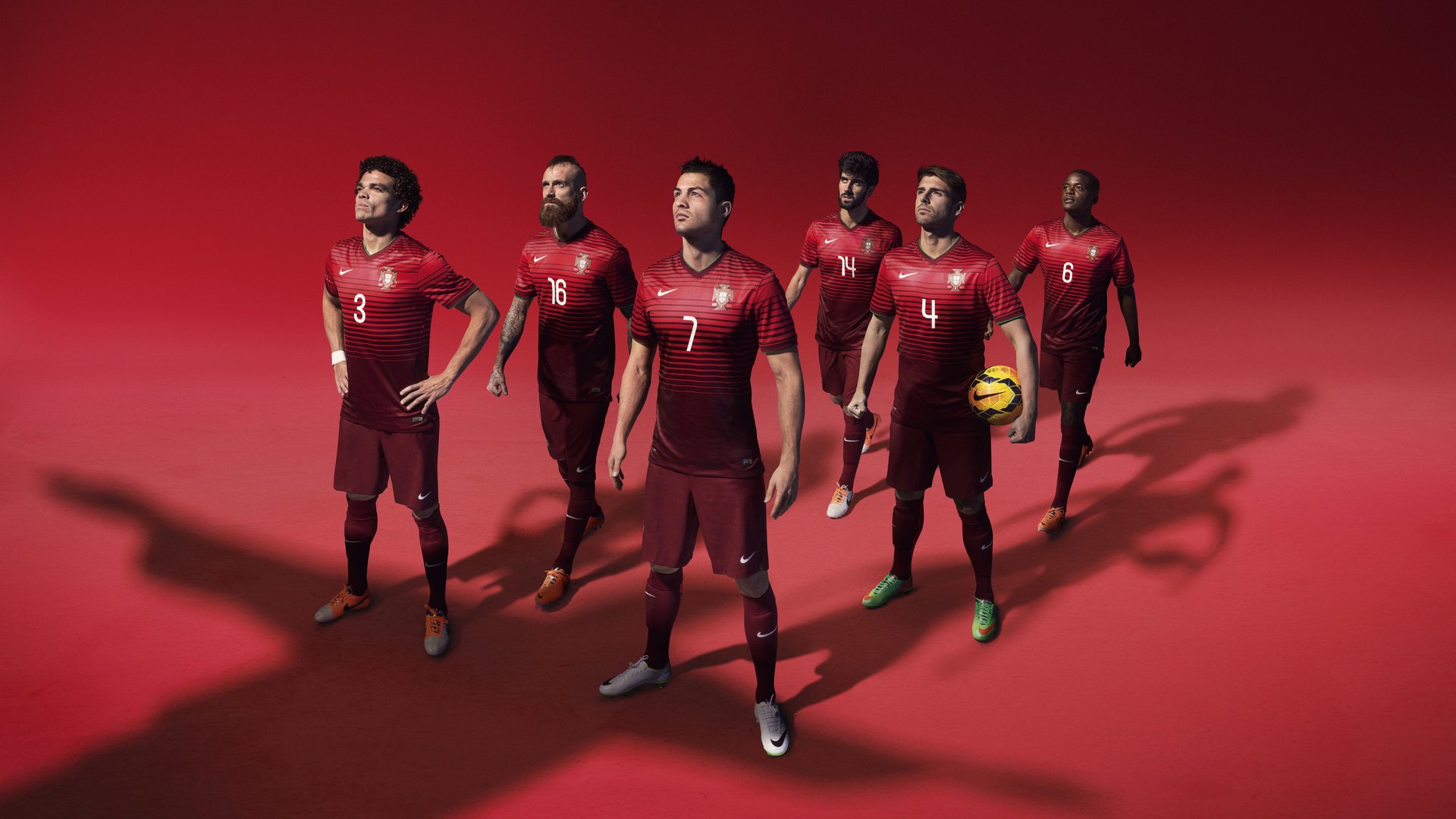 Leyu Sport下载-库兹马诺维奇在巴黎奥运会手球比赛中多次扑救对方远射，库兹马被选中视频